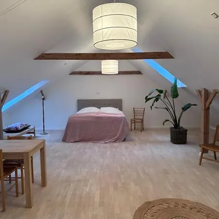 Lysbjerggard Bed & Break *